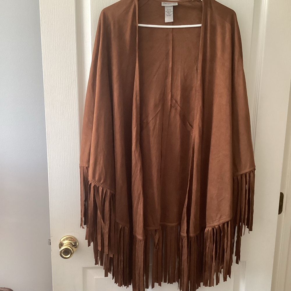 Catherine’s tan fringed shawl 0X/1X